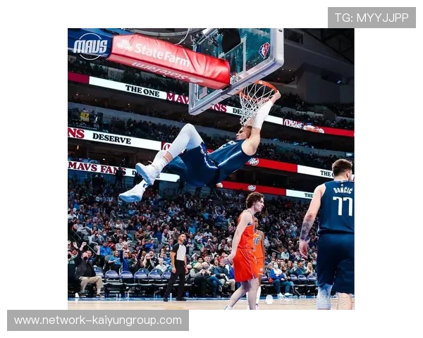 东契奇助攻快攻暴扣，独行侠场面精彩